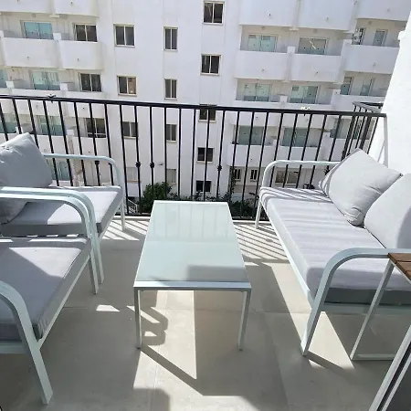 Stylish Seaside 3 Bed With Terrace + Sea View